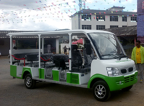 云南丽江14座燃油观光车